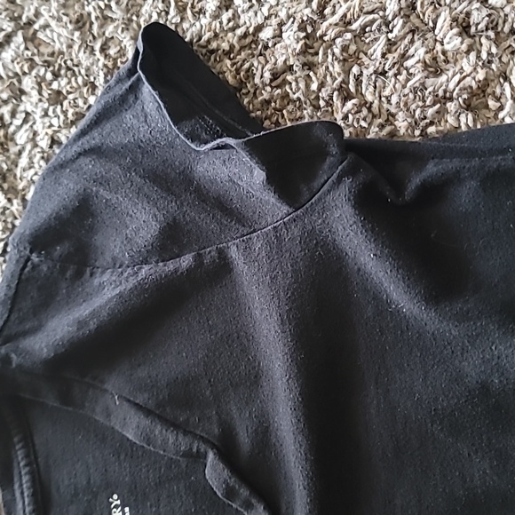 Faded Glory Basic Black V-Neck Tee EUC - Picture 3 of 5